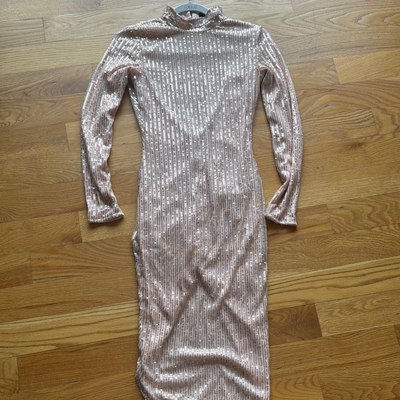 Dress Glittering Gold Sequin Dress - Picture 5 of 5